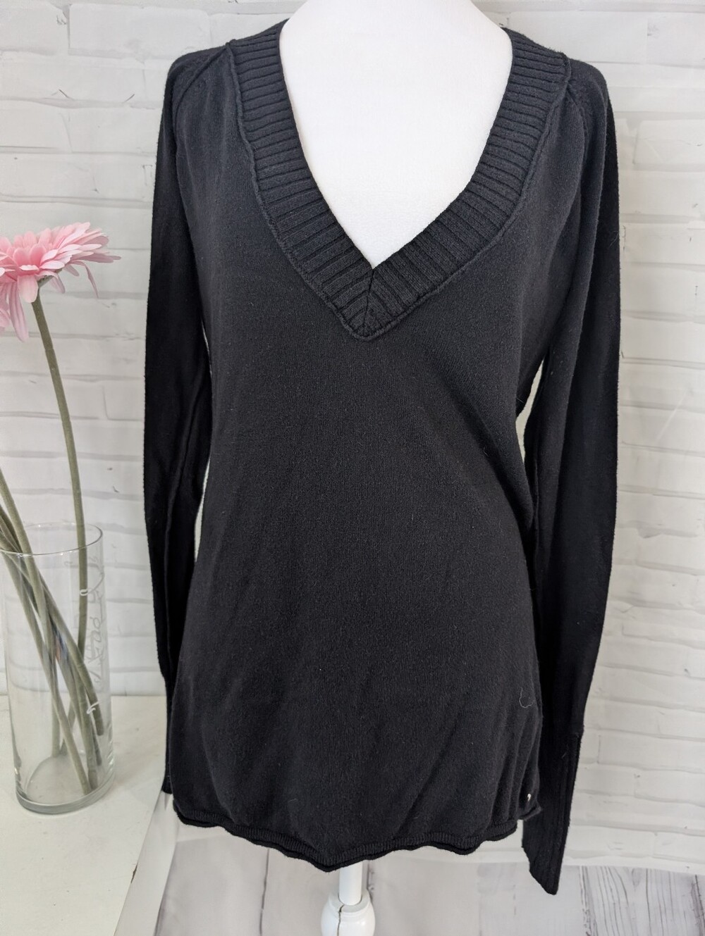 American Eagle Outfitters Black V-Neck I'm Long Sleeve Sweater